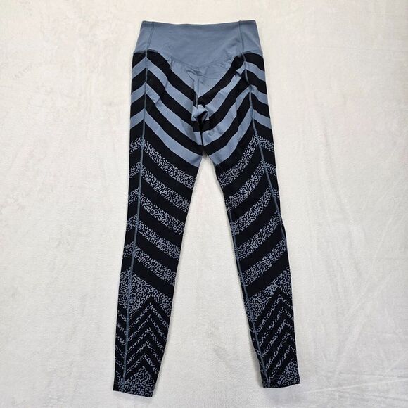 Nike‎ Legendary Womens Leggings Gray Black Pants Chevron Striped Mid Rise Size S - Picture 2 of 12